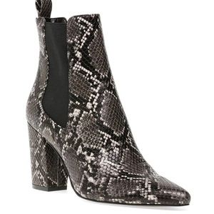 Steve Madden, Size 9, grey snake print, pull on block heeled boot